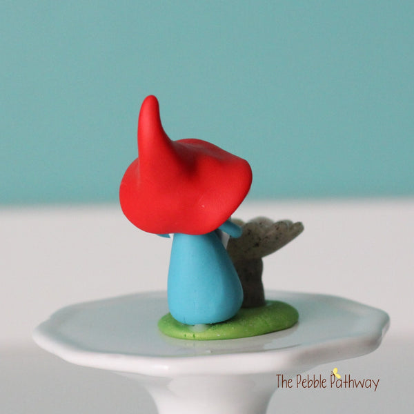 Bird lover gnome - Gnome with birdbath - miniature garden gnome figure - Kleng - ThePebblePathway